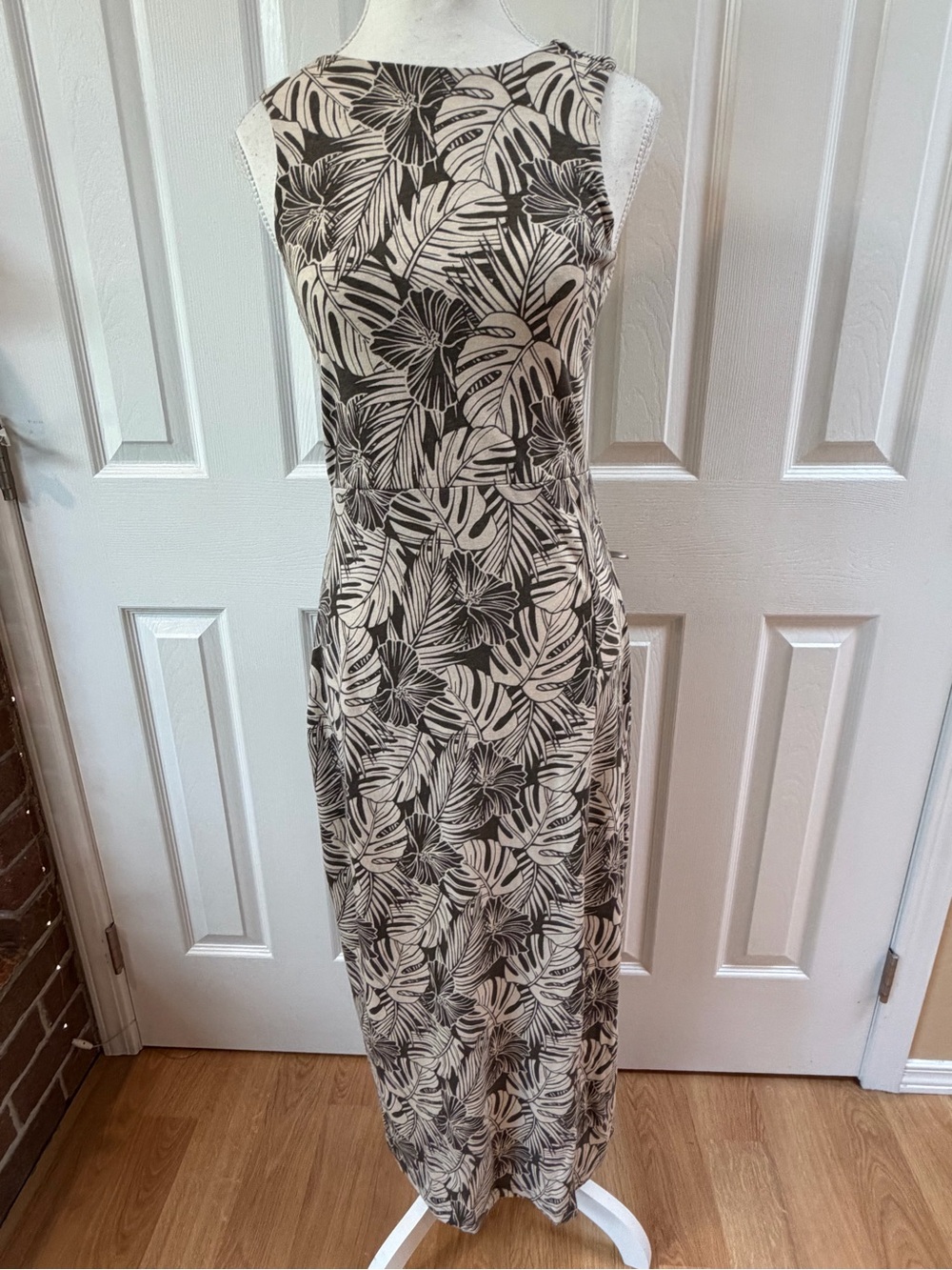Pact Gray/Green Soirée Fitted Tank Grape Leaf Pattern Maxi Dress Size S